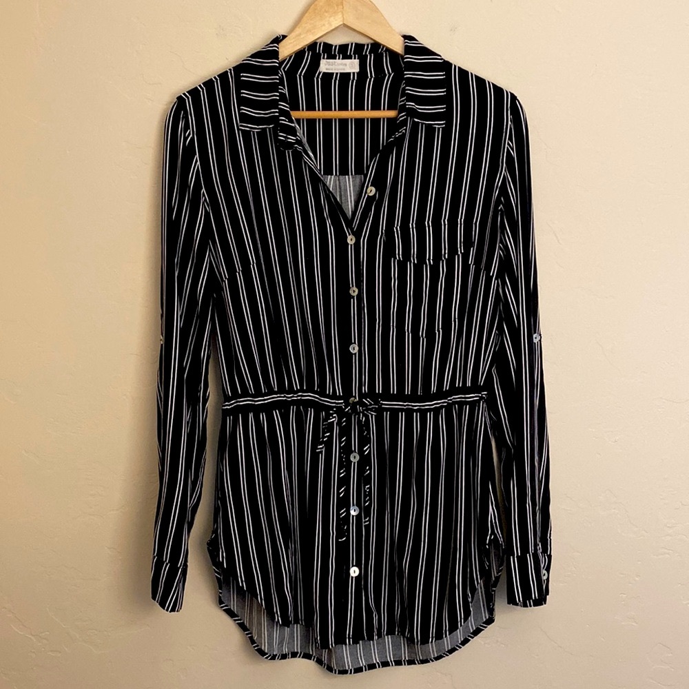 3/$15 Just Living- Button Down LS Tunic (S) EUC